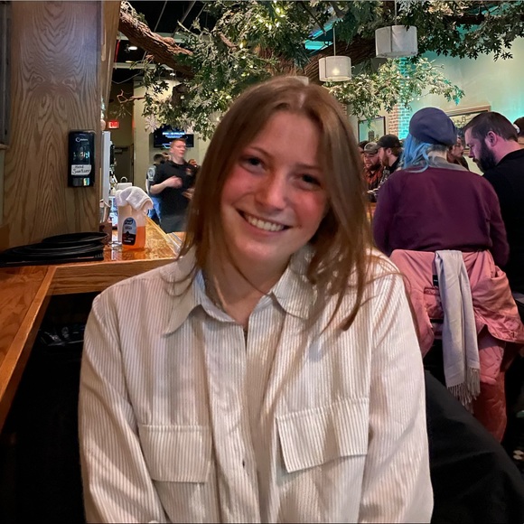Meet your Posher, Gaby - Picture 1 of 1
